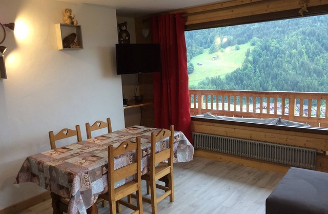 Charming apartment for 4 in Grand Bornand with sunny balcony, pets allowed