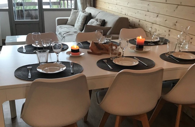 Charming apartment (5 to 6 people) 2 large bedrooms/Falaise area