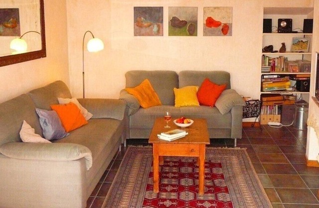 Charming apartment, flooded with sunlight and panoramic views, pets welcome