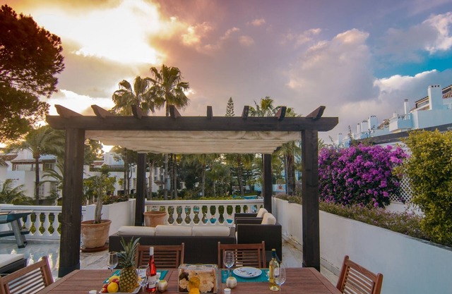 Charming apartment in White Pearl Beach w/generous terrace