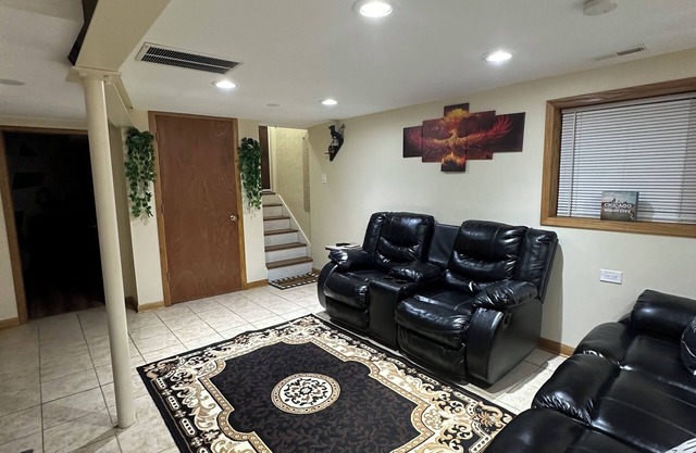 Charming apartment king bed with AC, WiFi