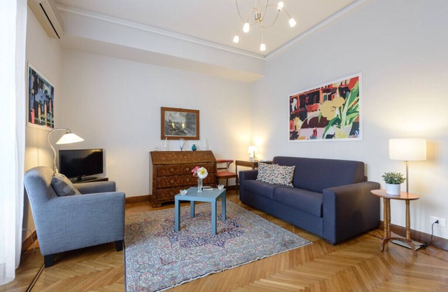CHARMING APARTMENT NEAR SPANISH STEPS WITH LIFT - WIFI -AIR COND. !