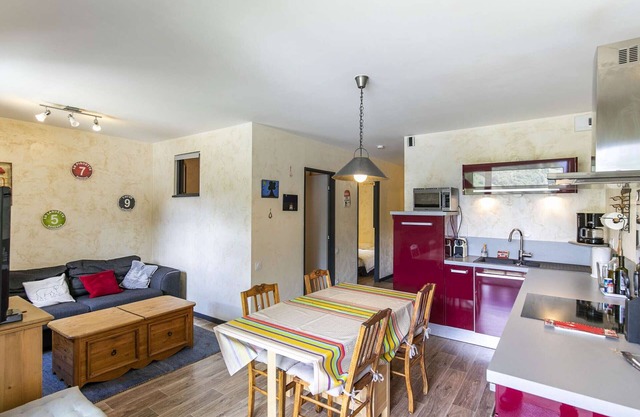 Charming apt 4 pers, terrace, private parking, near ski and thermal baths