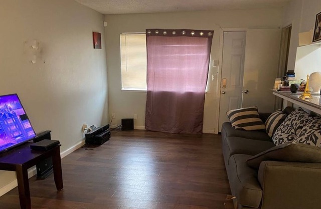 Charming apt 5 mins from University of Pacific.