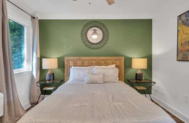 Charming Apt Close to the Garden District, Wi-Fi, Off-Street Parking, and More!