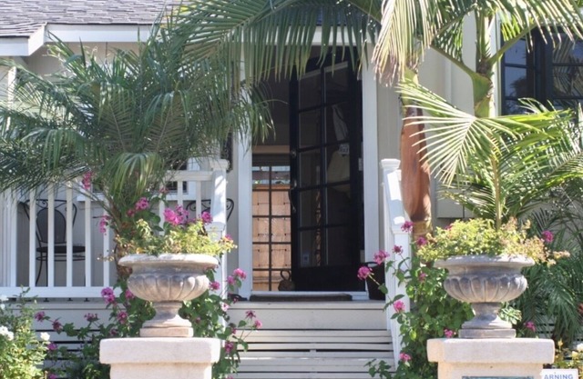 Charming Beach Bungalow in South Laguna Beach Village. Private Property Parking,