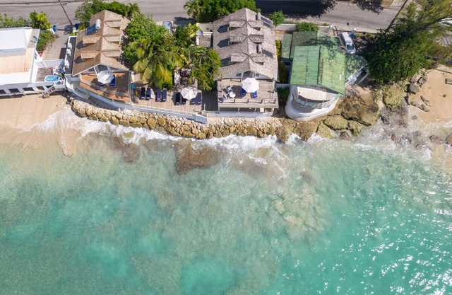 Charming Beachfront Villa - Sunset Reach (2 bed)