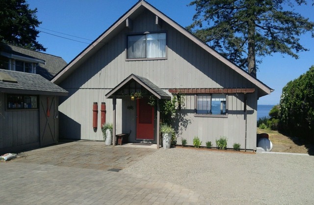 Charming Birch Bay Beach Front House ~ Recently Remodeled in 2017