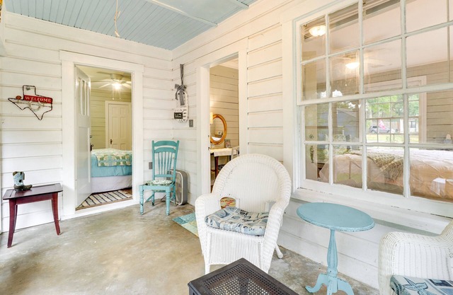 Charming Bryan Home - 3 Mi to Kyle Field!