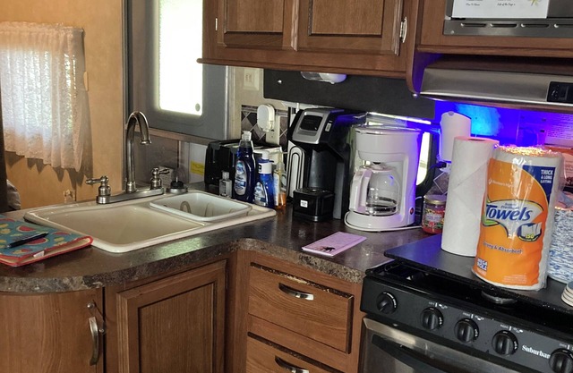 Charming camper within Trails End ChinoteagueBay Resort in Horntown VA
