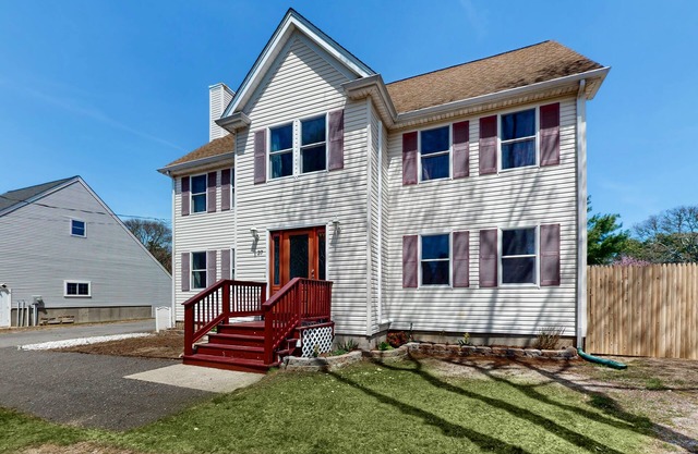 Charming coastal home with sunny rooms, private backyard, & walk to beach