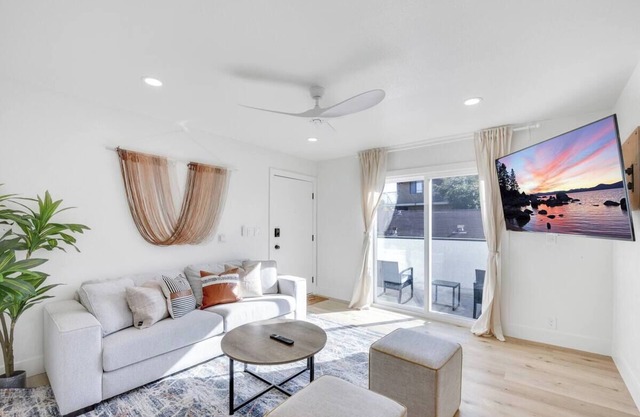 Charming Coastal Retreat LB 2/2 home 5 Min 2 Beach