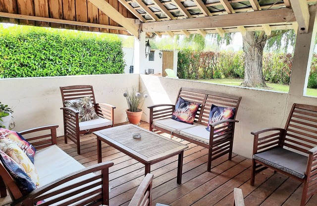 Charming Cottage near Loire River with Garden, Covered Terrace & Easy Access to Saumur Attractions