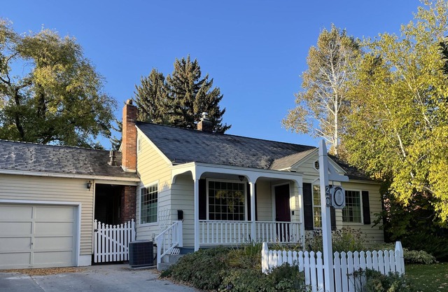 Charming Cottage-centrally located