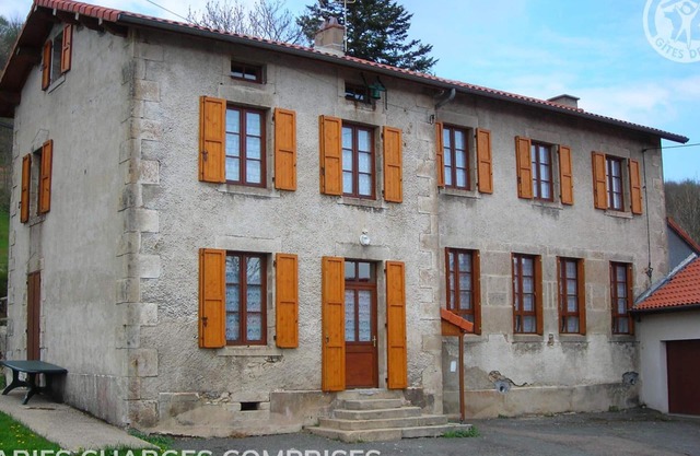Charming cottage in Auvergne with pets allowed, perfect for nature and hiking