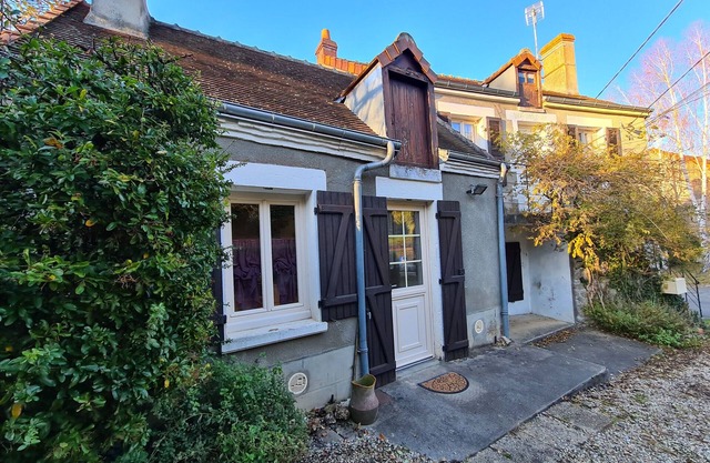 Charming Cottage in Berry: Fireplace, Near Golf & Spa, Sleeps 6, Parking Included