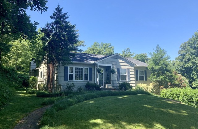 Charming cottage near campus
