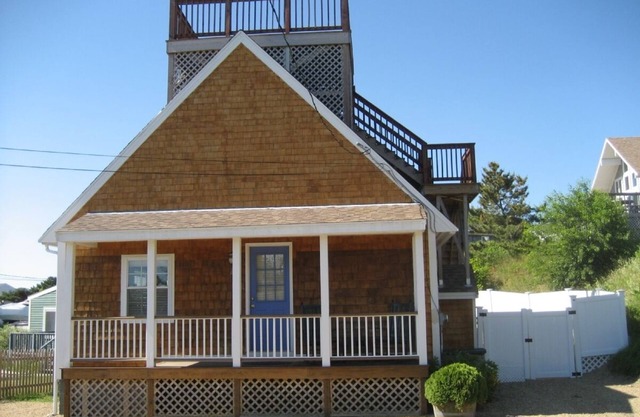 Charming Cottage w/Panoramic Roof-top Views! August 30 Week Available!