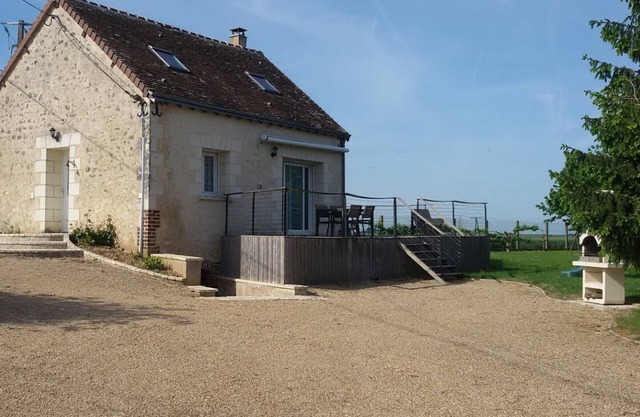 Charming cottage with fireplace and garden, perfect for families