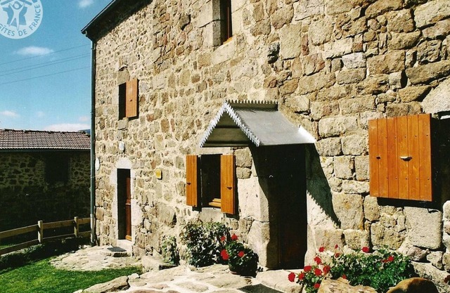 Charming Cottage with Wifi and Fireplace in the Countryside