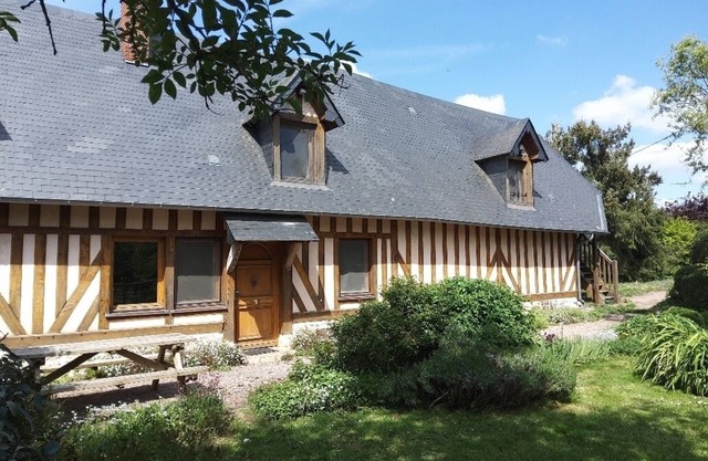CHARMING COUNTRY COTTAGE IN THE HEART OF THE PAYS D'AUGE NEAR LISIEUX & COTE FLEURIE