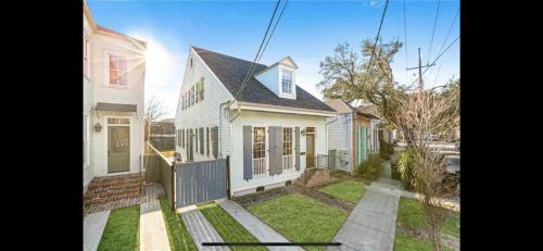 Charming Creole Cottage 2 Blocks Across Rampart St from French Quarter
