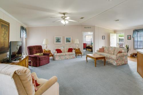 Charming Crescent City Home Near Lakes!