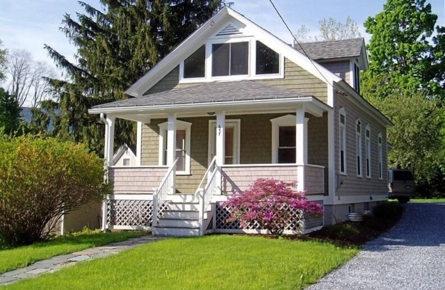 Charming Downtown Williamstown Cottage - 5 Min Walk to Campus