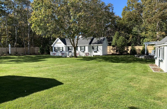 Charming Edgartown Guesthouse