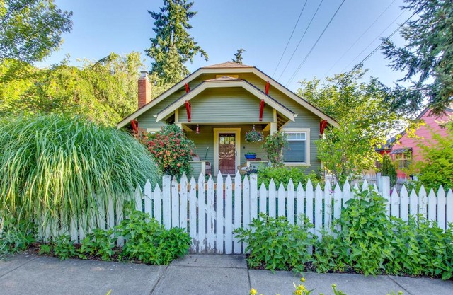 Charming Eugene Vacation Home 1 Mi to Dtwn!