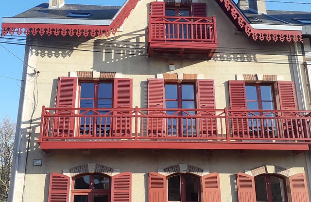 Charming family house with garden, 100 m from D-Day beach