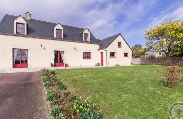 Charming Family Home with Garden near Historic Sainte-Mère-Église, Fully Equipped, Pet Friendly