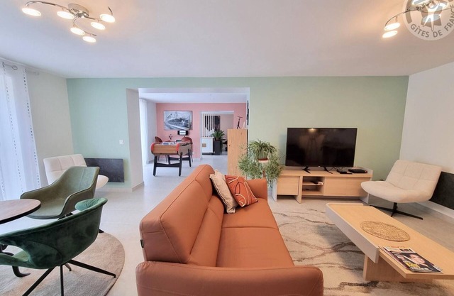 Charming family cottage with garden and foosball in Viels-Maisons