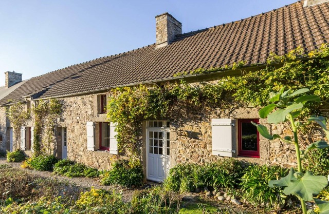 Charming family house with enclosed garden, ideal for peaceful holidays in Siouville