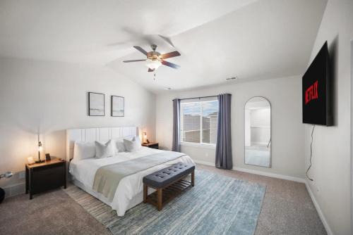 Charming Family Stay w Arcade Theatre Ski Haven Walking trails and river walk in backyard