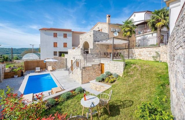 Charming family villa for 6+1 with heatable pool and sauna