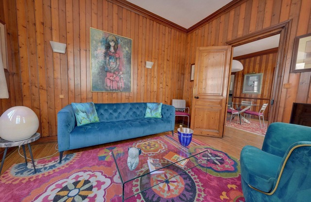 Charming villa in the center of town 100 meters from the beach special long term price