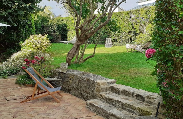 Charming house 5 minutes walk from beaches and shops; enclosed garden