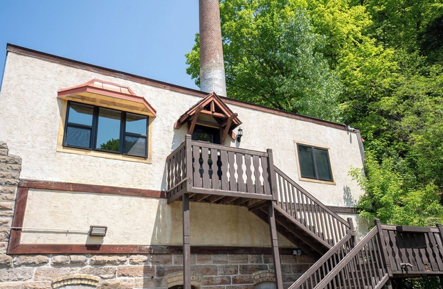 Charming fully renovated Historic Home Away From Home originally built in 1863!
