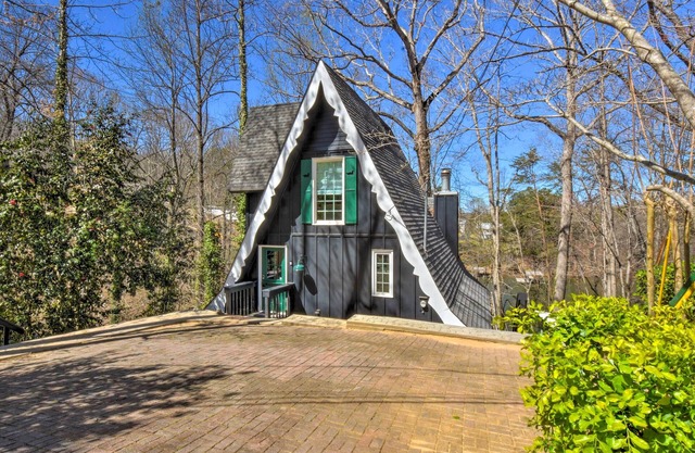 Charming Gainesville Cabin w/Private Dock!