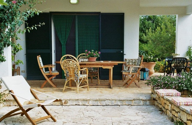 Charming Garden Villa with flair in the midst v. Olive groves just a few kilometers from the sea