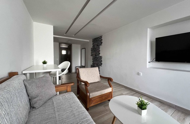 Charming Getaway in the Heart of Emporio Santorini