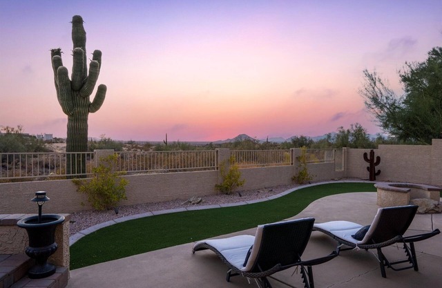 Charming getaway with fire pit, BBQ, near outdoor recreation, hiking, + biking!