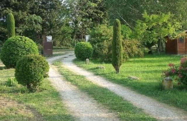 CHARMING GITE WITH POOL AT THE FOOT OF ALPIILES IN EYGALIERES