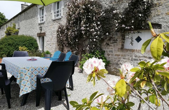 Charming house in Sainte-Marie-du-Mont with WiFi and parking