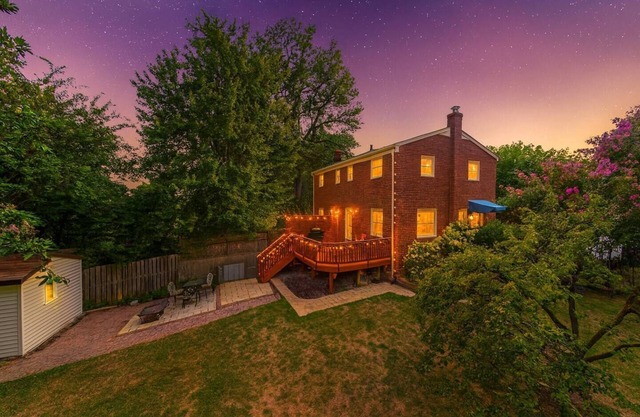 Charming Hideaway 19 min to DC huge Backyard/Grill