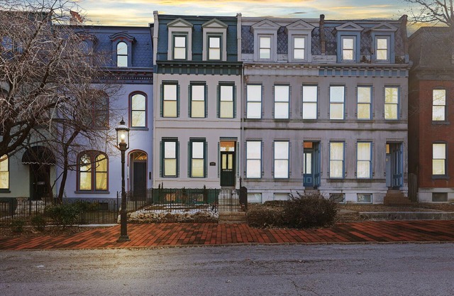 Charming historic STL home within walking distance to restaurants, parks & more!