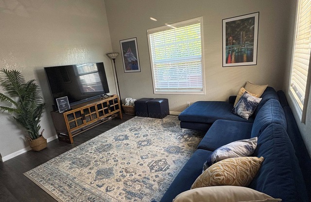 🌴🏖️ Charming Historic Ybor Bungalow 2-bedroom apartment