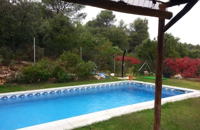 Charming house, with pool, porch and barbecue in the mountains