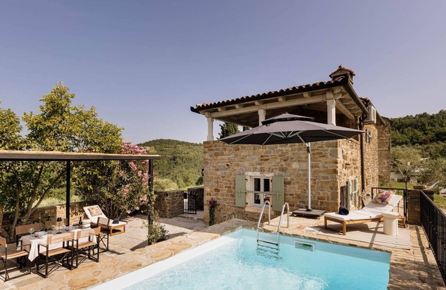 Charming Holiday Home for 4 with Private Pool and Amazing Views